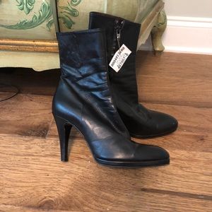 Ladies size 7, Vero Cuoio  Black Booties